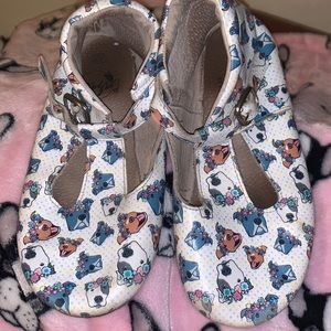 The cutest shoes EVER. Pitbull dogs with flower crowns. 😍